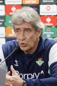 alt Pellegrini: "Claudio Bravo le puede aportar mucho a Chile"