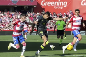 alt 1-1. Granada y Almería firman un inservible empate y no salen de 'pobres'