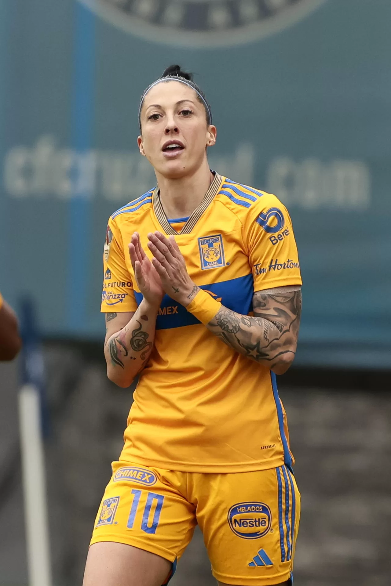 alt Jenni Hermoso anota un doblete en la goleada de las campeonas Tigres