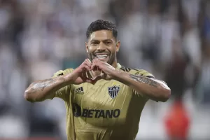 Fotografía de archivo en la que se registró al delantero brasileño Givanildo Vieira de Sousa 'Hulk' al celebrar uno de sus goles con el club brasileño de fútbol Atlético Mineiro, en Lima (Perú). EFE/Paolo Aguilar