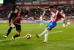alt El Girona, contra su peor momento y un Rayo revitalizado con Iñigo Pérez