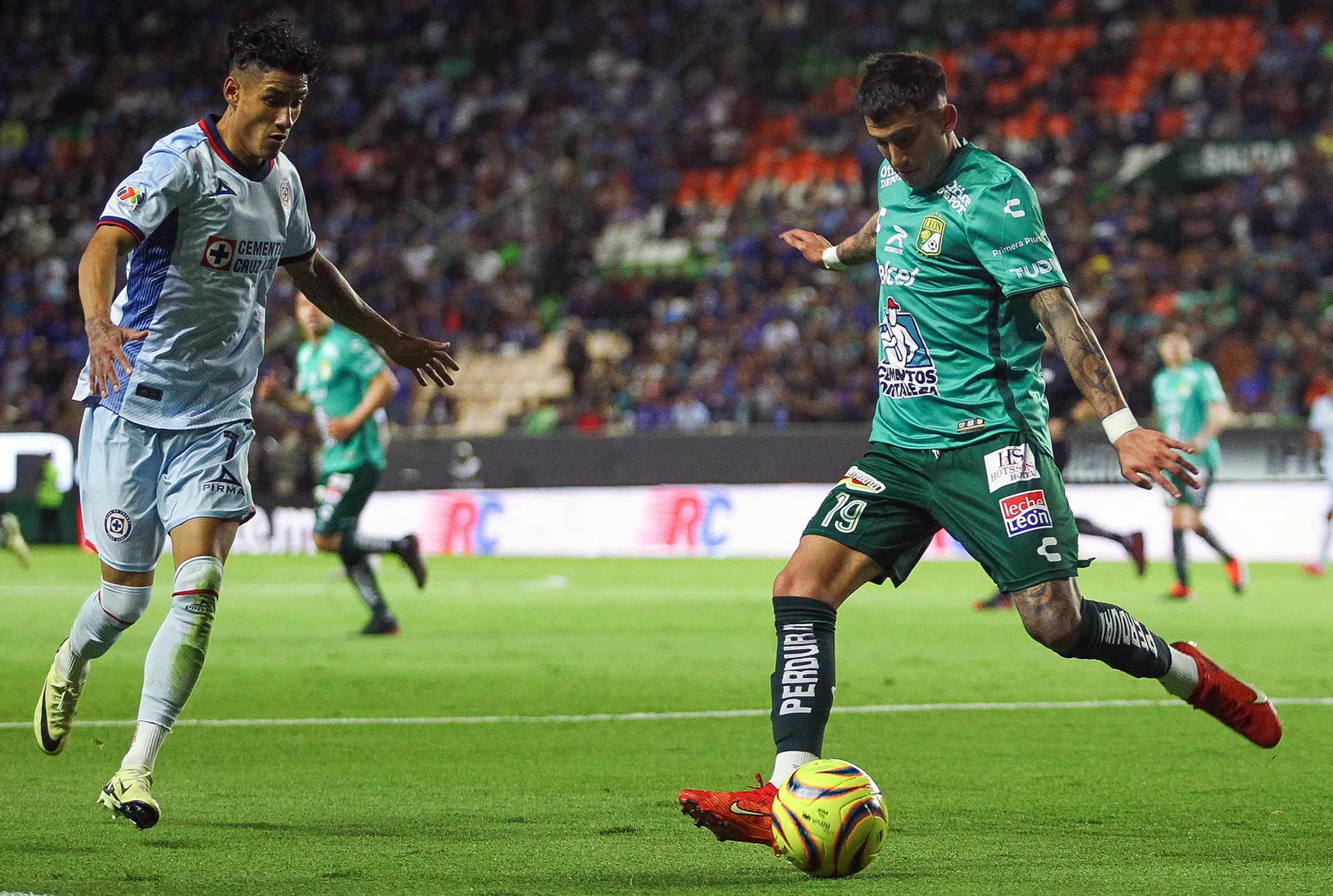 alt El Cruz Azul del argentino Anselmi vence al León y recupera el liderato del Clausura