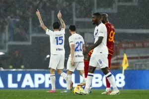 alt 2-4. El Inter acaba con el invicto de De Rossi y acerca el 'Scudetto'