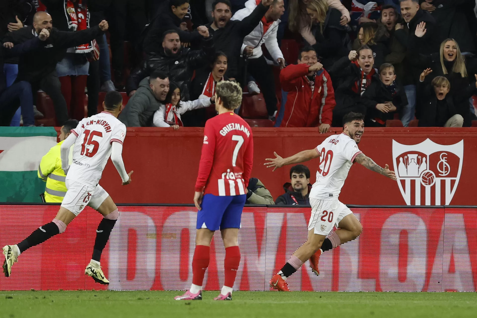 alt 1-0. Isaac devuelve la vida al Sevilla frente a un Atlético sin puntería