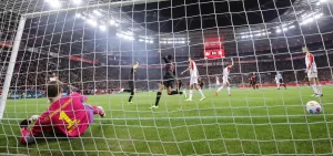 alt 3-0. El Leverkusen de Xabi Alonso da un golpe sobre la mesa al golear al Bayern