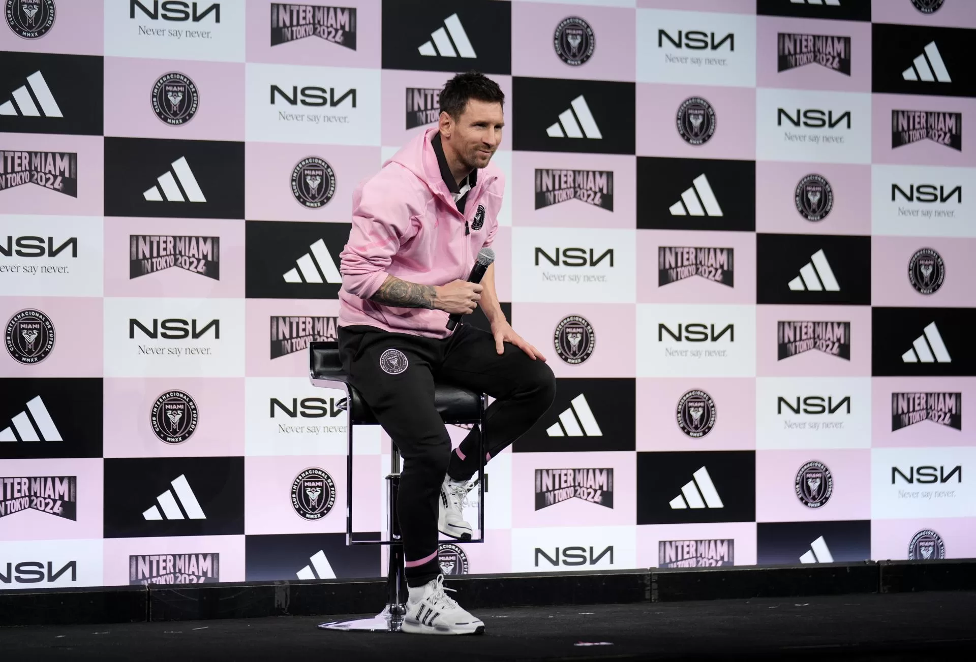 Lionel Messi, durante la rueda de prensa previa al encuentro que jugará su equipo, el Inter Miami, contra el Vissel Kobe japonés. EFE/EPA/FRANCK ROBICHON 