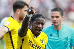 ALT Doblete del venezolano Jhonder Cádiz en la victoria del Famalicao