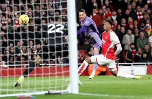 El delantero del Liverpoo Darwin Nunez (C) durante el partido de la Premier League que han jugado Arsenal FC y Liverpool FC, en Londres, Reino Unido. EFE/EPA/ANDY RAIN