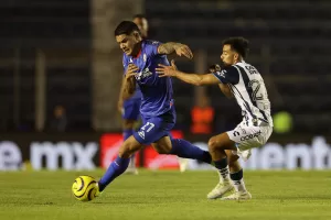 alt Los uruguayos Rivero y Fernández comandan victoria del Cruz Azul sobre el Querétaro