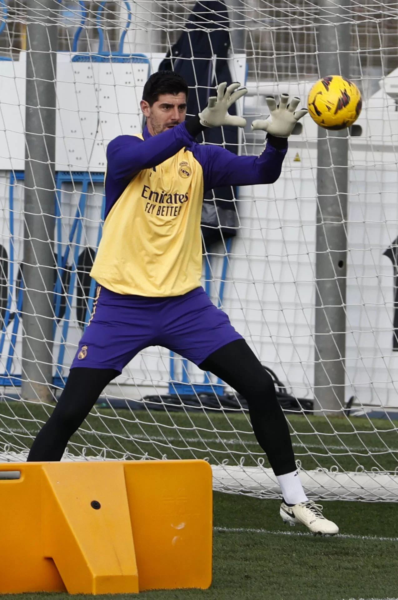 alt Courtois se suma al trabajo de porteros