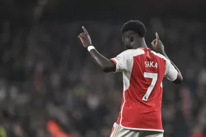 alt 4-1. Saka crece; el Arsenal insiste