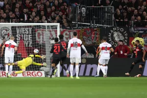 alt 3-2. El Leverkusen de Xabi Alonso remonta, aún es invencible y ya está en semifinales
