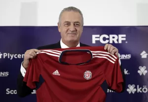 alt Migración advierte que Alfaro, seleccionador de Costa Rica, no tiene permiso de trabajo