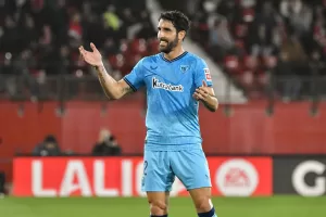 alt Raúl García, único jugador en activo con 600 partidos en Primera