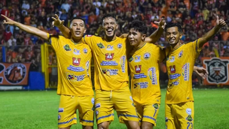 alt El Municipal Limeño se queda en solitario en la cima de la Liga salvadoreña