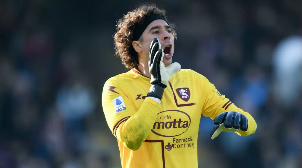 alt El 'Memo' Ochoa consuma con el Salernitana el tercer descenso de su carrera