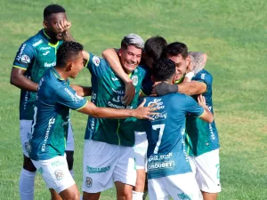 alt Cristian Sacaza devuelve, con un gol ante Universidad Pedagógica, el liderato a Marathón