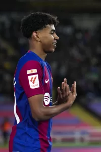 alt 1-0. Un golazo de Lamine Yamal desatasca al Barça