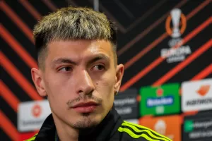 alt Scaloni llama a Lisandro Martínez, pese a su lesión, para la gira de Argentina por EE.UU.