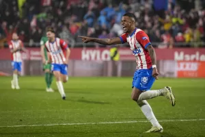 alt 2-0. El Girona gana y da un nuevo paso de gigante hacia la Liga de Campeones