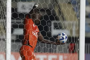 alt 2-0. Vallejo avanza a la fase de grupos de la Sudamericana con goles de Velez y Mena