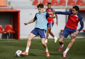 alt https://latingoles.com/comunicaciones-con-siete-extranjeros-el-equipo-mas-caro-de-guatemala/