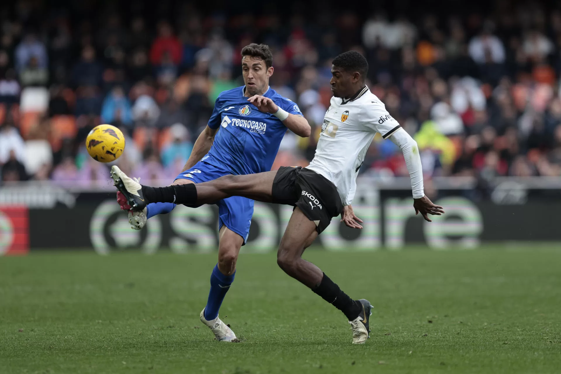 Mosquera entra desde sub-21 al radar de la absoluta española tras coquetear con Colombia