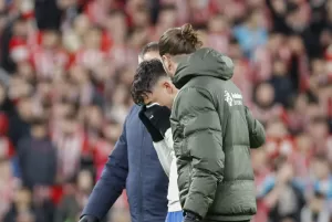 ALT Español Pedri sufre una lesión en el recto femoral y De Jong, un esguince de tobillo