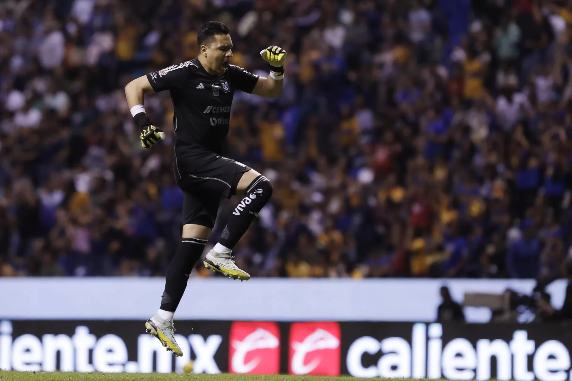 alt Los Tigres del uruguayo Siboldi derrotan al Puebla y ascienden al tercer lugar