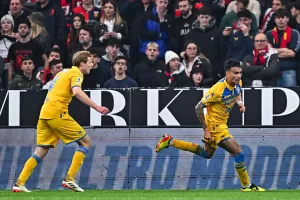 alt 1-1. Reinier alienta al Frosinone