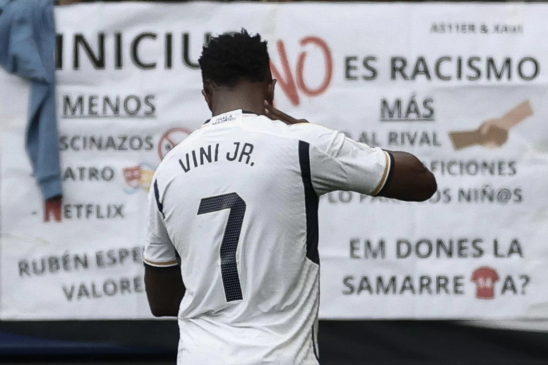 El delantero brasileño del Real Madrid Vinicius Jr, durante el partido de la LaLiga EA Sports entre Osasuna y Real Madrid en el estadio de El Sadar en Pamplona.-EFE/ Jesús Diges