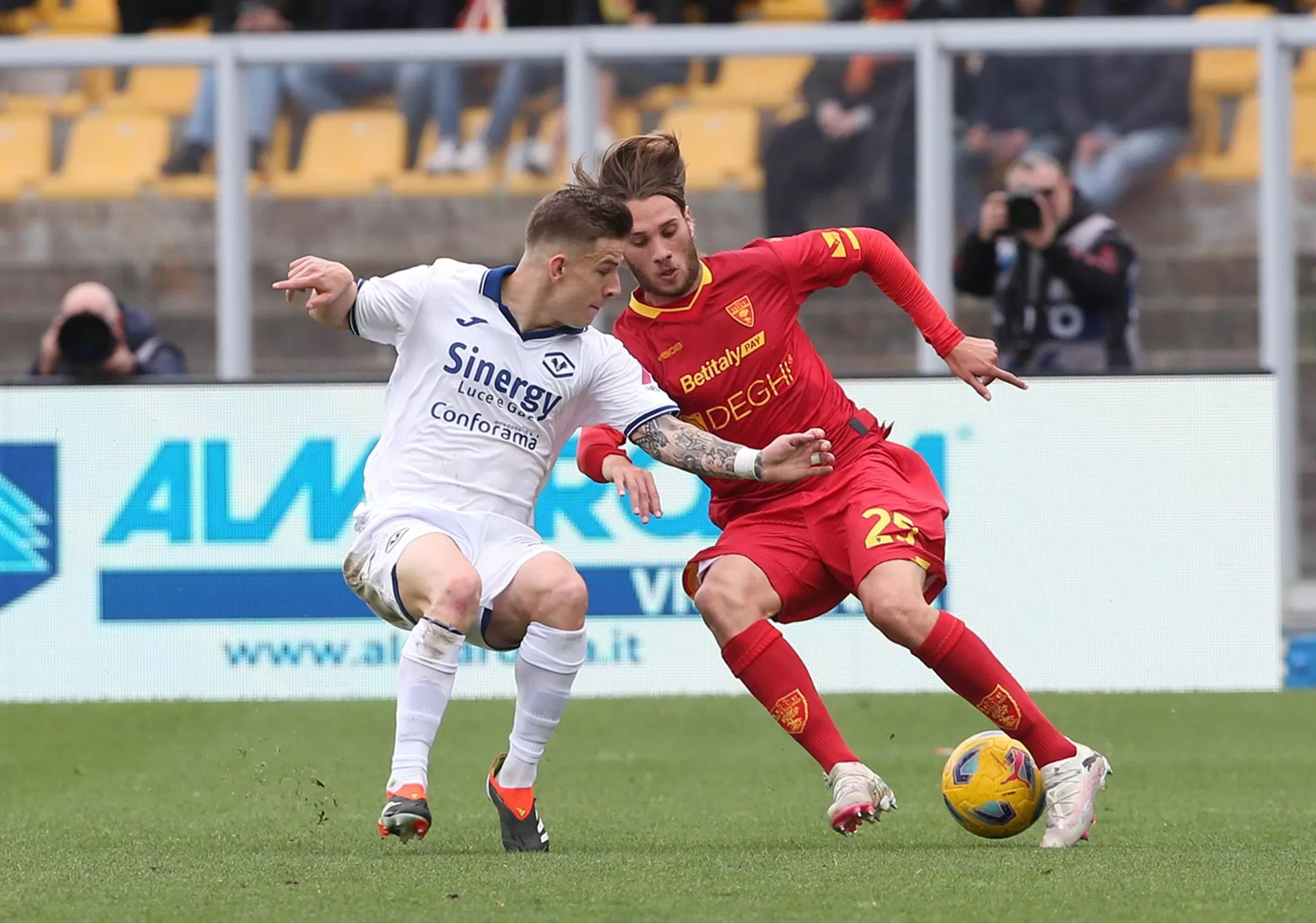 0-1. El Verona aprieta por la salvación