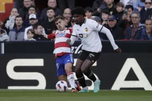 alt El hispanocolombiano Cristhian Mosquera extiende su contrato con el Valencia hasta 2026