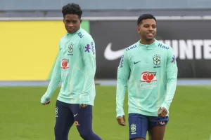 ALT Vinícius y Rodrygo, anfitriones de Endrick en el entrenamiento de Brasil en el Di Stéfano