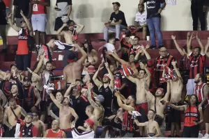 ALT 1-1. New England elimina a Alajuelense y se cita con el América mexicano en la copa de la Concacaf