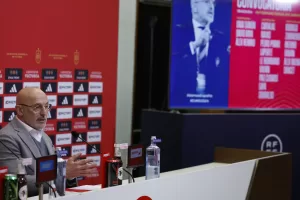 alt Cubarsí y Vivian, novedades; regresan Laporte, Baena, Sarabia, Olmo y Gerard Moreno