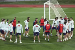 alt España ya enfoca a Brasil en una sesión sin Rodri ni Morata
