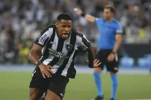 alt 2-1. Dos golazos de Júnior Santos acercan al Botafogo a la fase de grupos