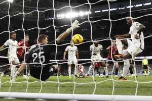 alt El Real Madrid responde a Girona y Barça