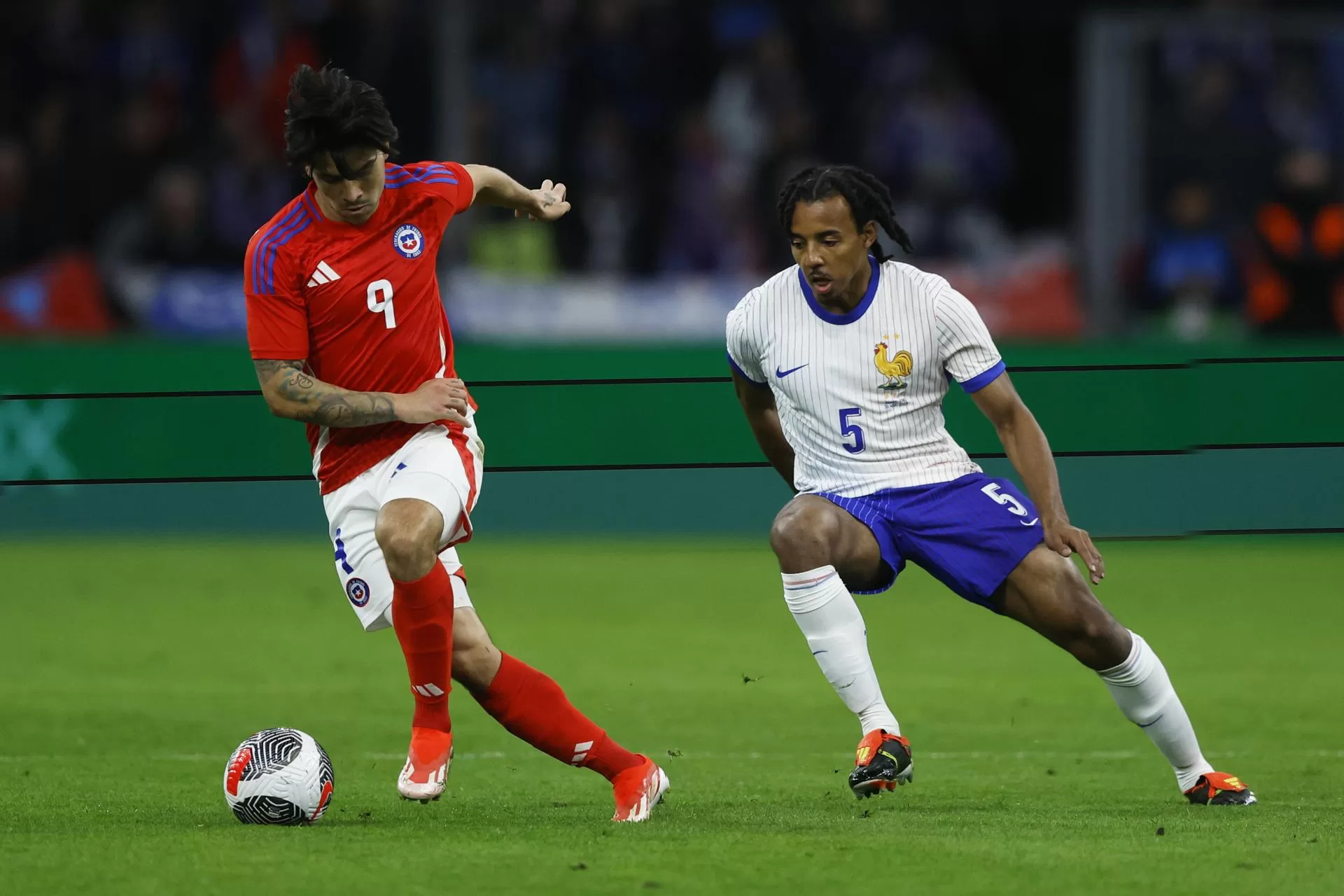 alt 3-2. Francia logra un triunfo pírrico ante una Chile valiente y entre pitos contra Mbappé