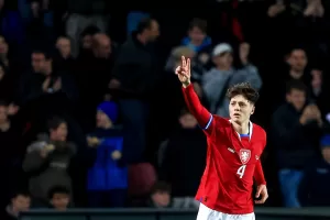 Ladislav Krejci festeja el 1-1. EFE/EPA/MARTIN DIVISEK