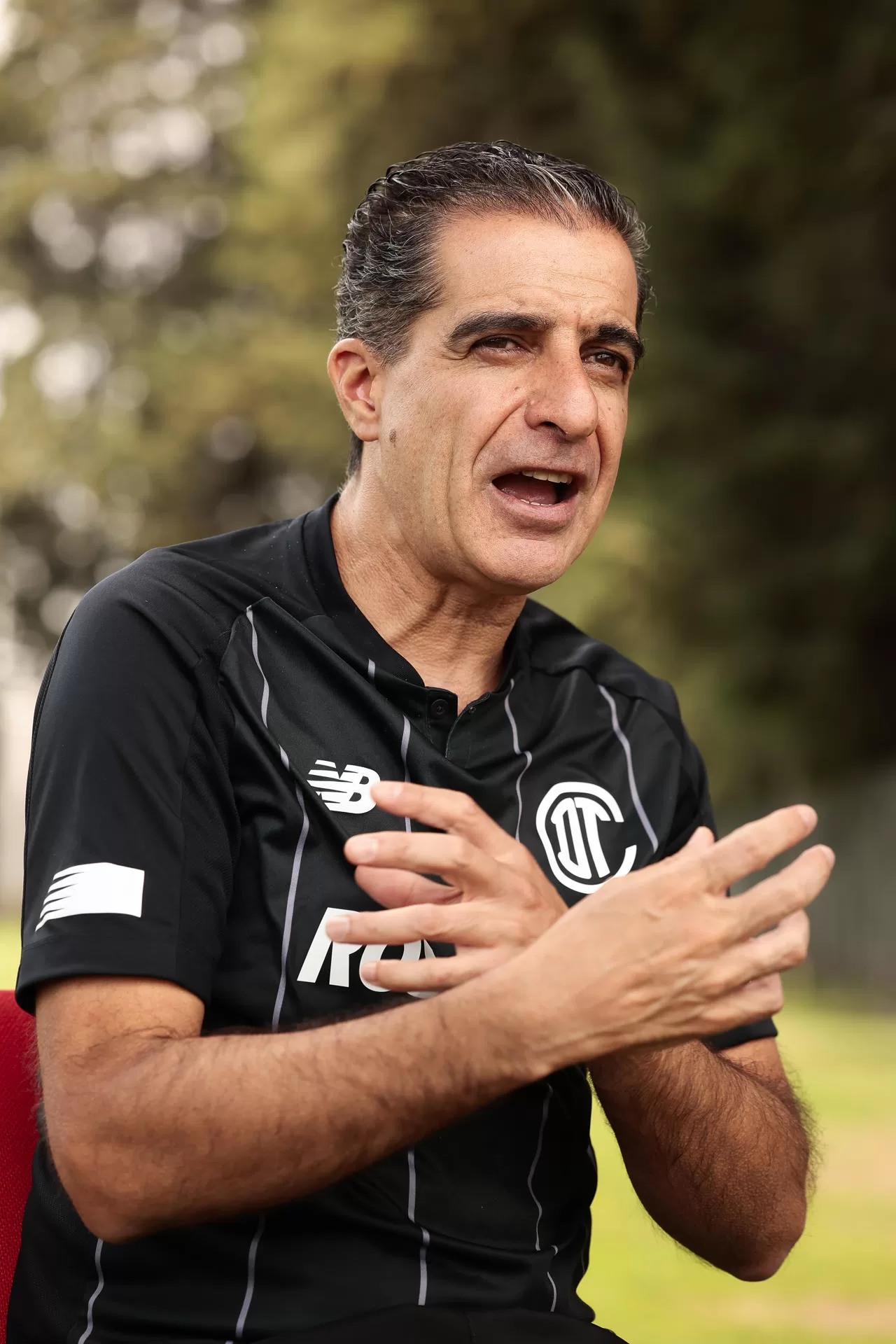 El portugués Renato Paiva, entrenador del Toluca del fútbol mexicano, habla durante una entrevista con EFE este sábado en la ciudad de Toluca, en el Estado de México (México). EFE/ José Méndez 