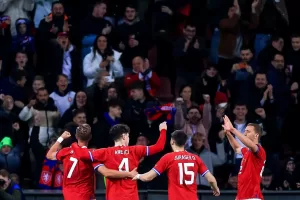 Los jugadores de la República Checa celebran un gol. EFE/EPA/MARTIN DIVISEK