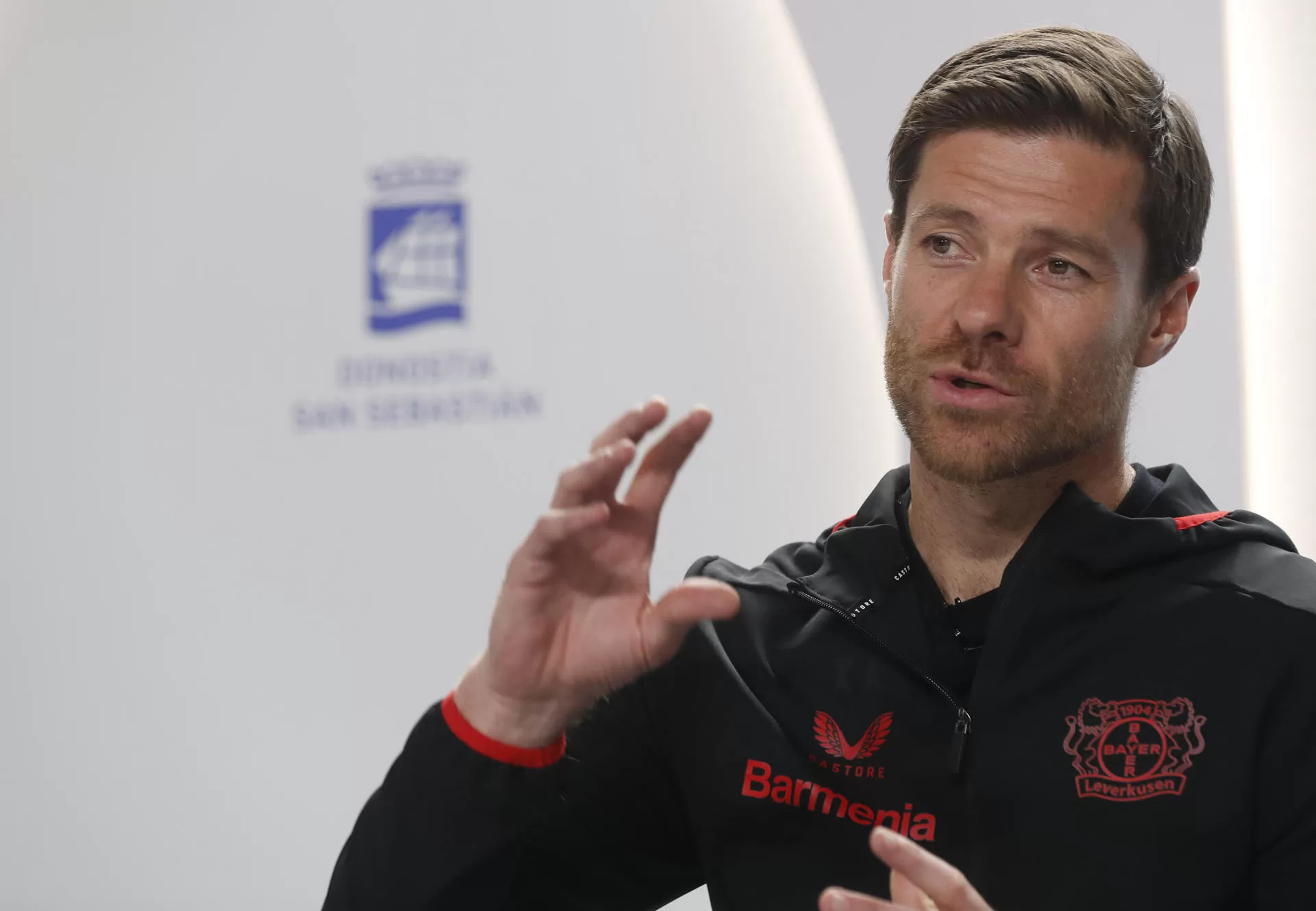 alt Xabi Alonso confirma que se queda al menos otro año más al frente del Bayer Leverkusen