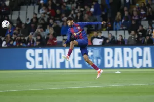 alt Xavi da descanso a Araujo y elige a Raphinha en detrimento de Joao Félix