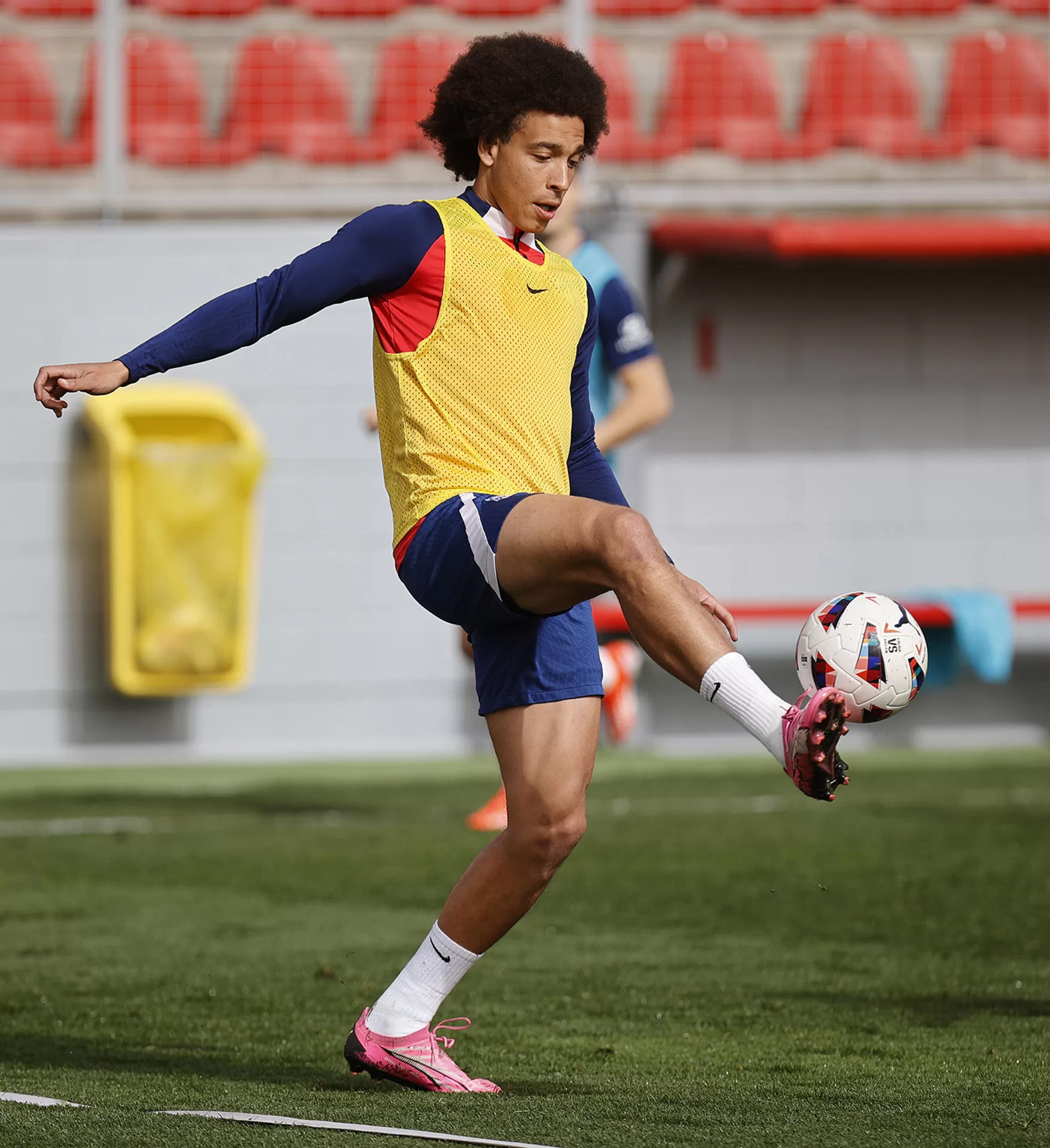 Axel Witsel, durante el entrenamiento. EFE/Atlético de Madrid. 