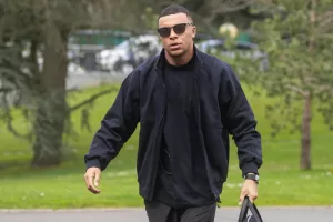 alt Mbappé espera tener decidido su futuro antes de la Eurocopa