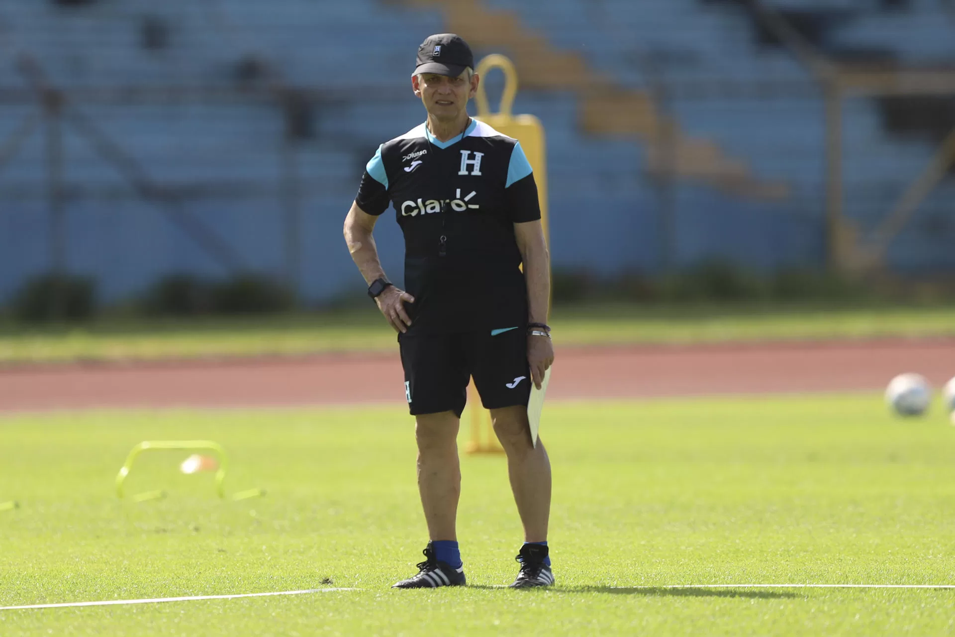 ALT Rueda, entrenador de Honduras: "Costa Rica siempre se ha distinguido por un buen fútbol"