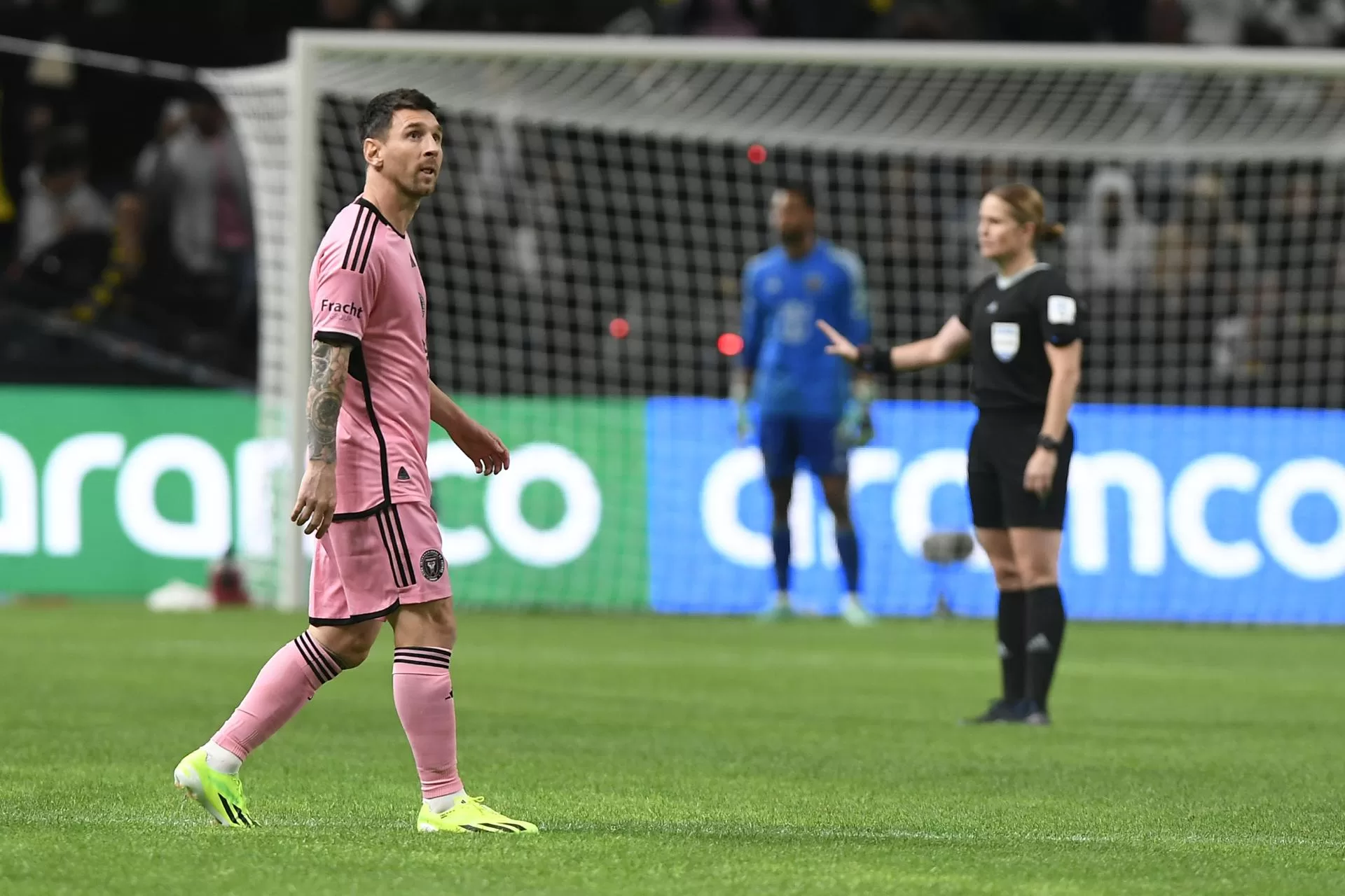 alt Leo Messi llena la casa de Mahomes