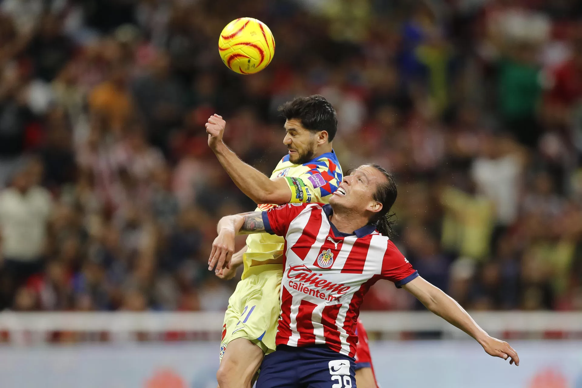 alt América y Guadalajara empatan en el derbi del fútbol mexicano